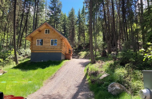Kalispell Cabin | Cozy Amish Log Cabin at Ashley Lake