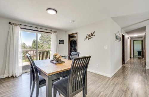 Kennewick House | Cozy Apt w/Private Deck, 2 Mi to Toyota Center!