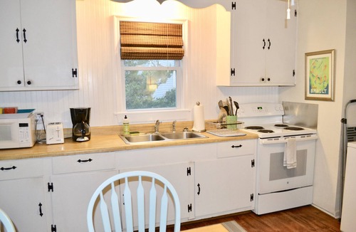 Wind Over Waves Cottage | Cozy Beach Cottage! Pet Friendly! Booking now for 2026!