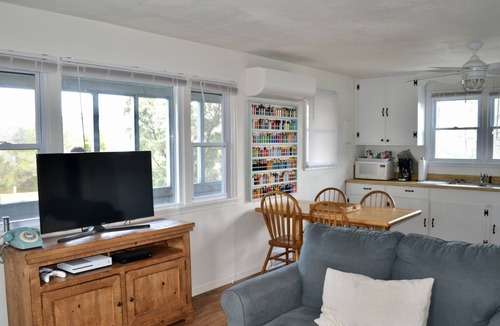 Wind Over Waves Cottage | Cozy Beach Cottage! Pet Friendly! Booking now for 2026!