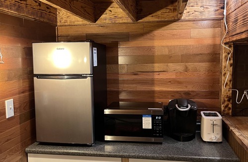 Loretto Apartment | Cozy Bourbon Trail Loft suite in Loretto