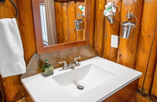 West Yellowstone Cabin | Cozy Bucking Moose Elk Cabin with 2 Queens, just a minute from Yellowstone!