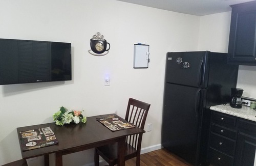 Hampton House | Cozy Buckroe Beach Retreat! Steps from the Shore!