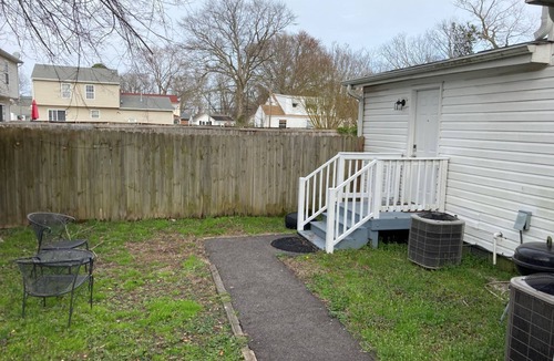 Hampton House | Cozy Buckroe Beach Retreat! Steps from the Shore!