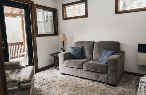 Kamiah House | Cozy Cabin, Beautiful Views, Great Location, Romantic Get Awag