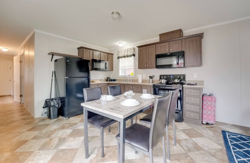 Cassopolis Cabin | Cozy Cabin: Community Pool & Lakefront Beach!