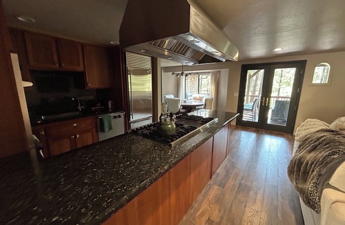 Munds Park Cabin | Cozy Cabin Getaway with Full Game Room & Hot Tub! Spectacular Views!