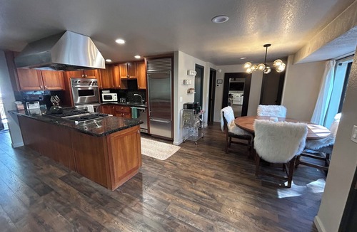 Munds Park Cabin | Cozy Cabin Getaway with Full Game Room & Hot Tub! Spectacular Views!