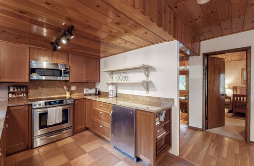 Sedona Cabin | Cozy Cabin in amazing location near the creek w/two lofts, wifi, & W/D