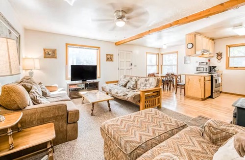 West Village Cabin | Cozy Cabin in Shaver Lake w/Deck & Wood Stove