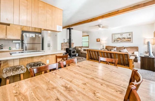 West Village Cabin | Cozy Cabin in Shaver Lake w/Deck & Wood Stove
