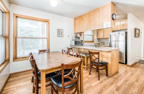 West Village Cabin | Cozy Cabin in Shaver Lake w/Deck & Wood Stove