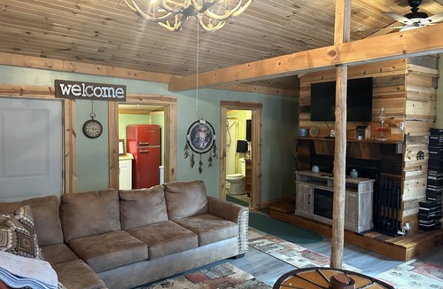 Ray Cabin | Cozy cabin near hocking hills & tar hollow state park atvs & pets welcomed