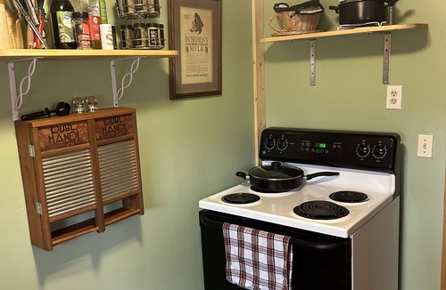 Ray Cabin | Cozy cabin near hocking hills & tar hollow state park atvs & pets welcomed
