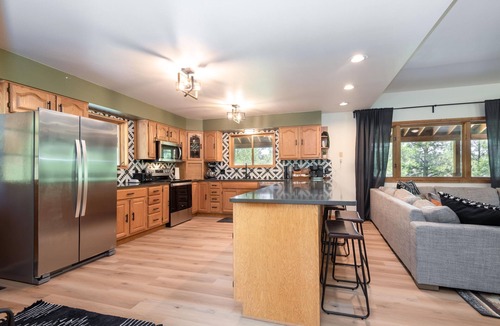 Mammoth Creek Cabin | Cozy Cabin Next To Panguitch Lake w/Hot Tub!