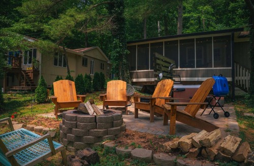 Martinsville Cabin | Cozy Cabin on Lake front with Hot tub & firepit