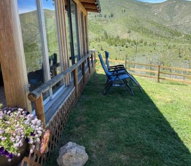 Conner House | Cozy Cabin Oxen-Le-Fields Montana