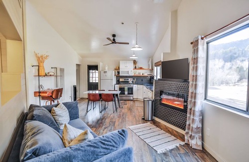 Glendale Cabin | Cozy Cabin Retreat Near Zion with Sauna & hot tub.