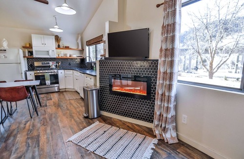 Glendale Cabin | Cozy Cabin Retreat Near Zion with Sauna & hot tub.
