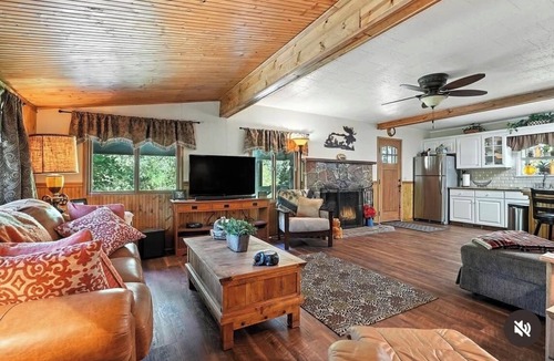 Oakhurst Cabin | Cozy cabin right at Lewis Creek Trail, near Yosemite, Bass lake