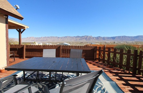 Meadview House | Cozy cabin vibes in the high desert with 360 views. Next to Grand Canyon West!