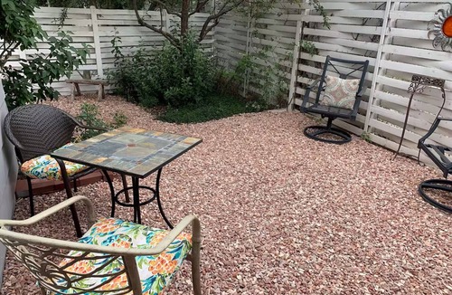 Arvada Plaza Area Apartment | Cozy Carriage House - studio in serene Arvada with WiFi, AC