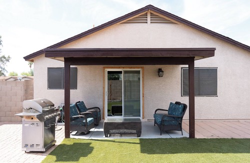 Horizons On Camelback House | Cozy Casita in West Phoenix-Queen Beds+ Near Westgate & Stadium