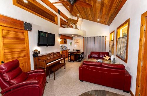 Blanchard House | Cozy Cedar Cabin Near Silverwood Theme Park - Sleeps 5 - Quiet & Private