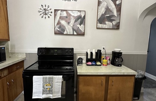 Downtown Toledo House | Cozy & Centrally Located - Your Glass City Retreat!