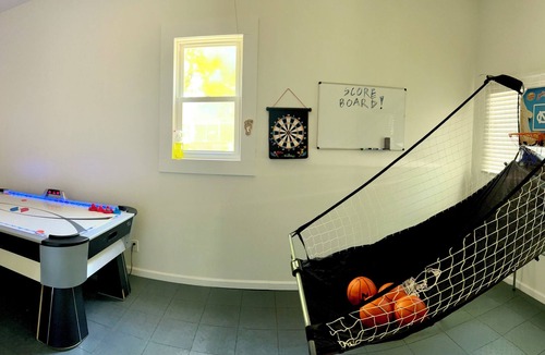 Camellia Shores House | Cozy, Coastal 3-bedroom house in Norfolk!