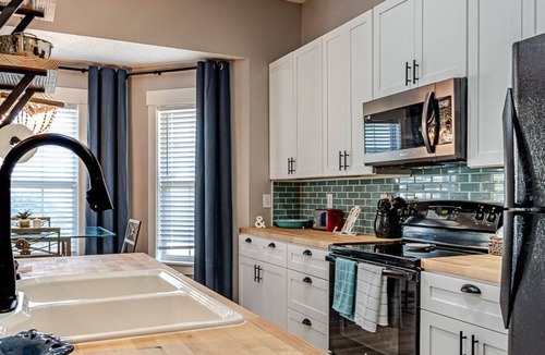 Myrtle Grove House | Cozy Coastal Cottage - Family Friendly, & minutes from the Beach!