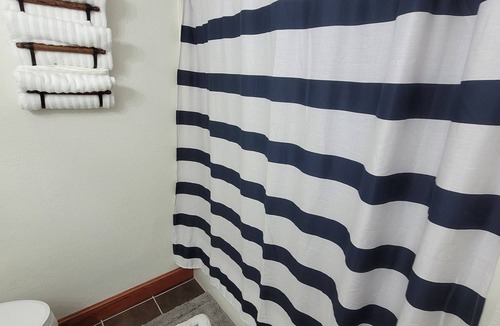 Oak Harbor Condo | Cozy condo near Port Clinton and Magee Marsh