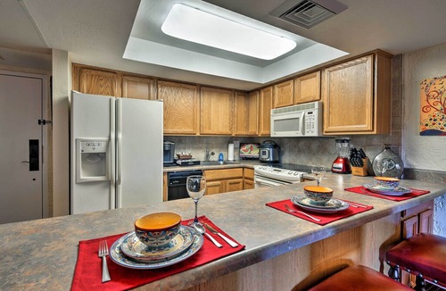 Inner Circle Condo | Cozy Condo w/ Balcony - Walk to Salt River Fields!