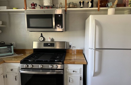 Oakhurst Cottage | Cozy cottage in delightful Ahwahnee with AC, WiFi
