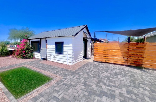 Gilbert Cottage | Cozy Cottage in Downtown Gilbert Heritage District Sleeps Up To 3