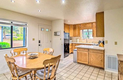 Pinetop-Lakeside Cabin | Cozy Cottage in the Heart of Lakeside