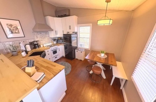 Mongo Cottage | Cozy cottage on peaceful lake