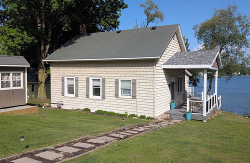 Mongo Cottage | Cozy cottage on peaceful lake