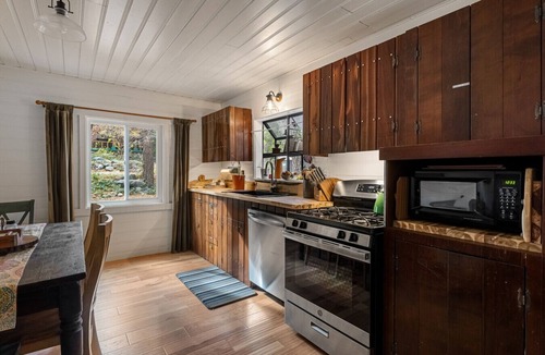 Wrightwood Cabin | Cozy Cottage|Swing Set/Fenced Yard/Pet friendly