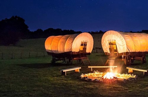 Lillington House | Cozy Covered Wagon for Four on Cape Fear River, Lillington, for Glamping in North Carolina