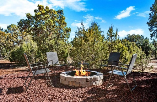 Williams Cabin | Cozy Cub Cabin, Wilderness Retreat Williams AZ near Grand Canyon, Fire pit