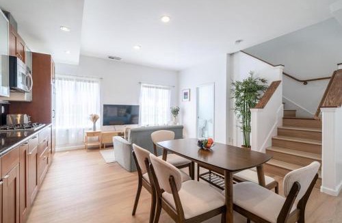 Davis Tract House | Cozy Designer 3BR 7-mins to Oakland Airport