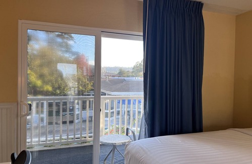 Downtown Monterey Cabin | Cozy Double Queen Room at Ocean-Side Property!
