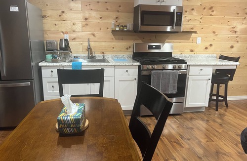 Liberty Apartment | Cozy Efficiency Studio Apartment On Ginkgo Farm