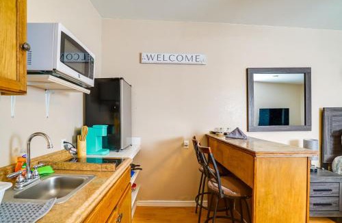 Downtown El Paso Apartment | Cozy El Paso Studio Rental about 7 Mi to Fort Bliss!
