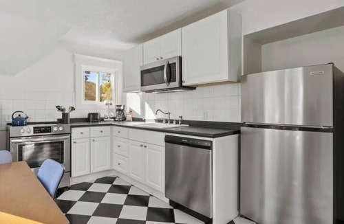 Cliff - Cannon Apartment | Cozy, elegant, and Victorian modern house Downtown less than 5 minutes.