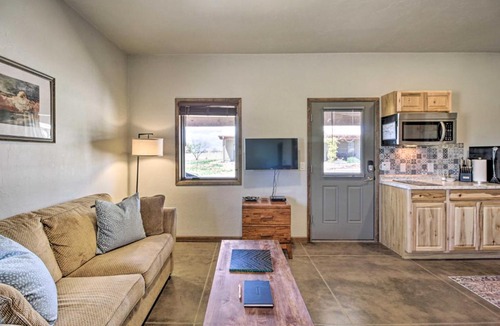 Elgin Apartment | Cozy Elgin Casita w/Gas Grill: Pets Welcome!