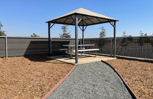 Visalia House | Cozy Entire Home Gateway to Sequoia Pet Friendly