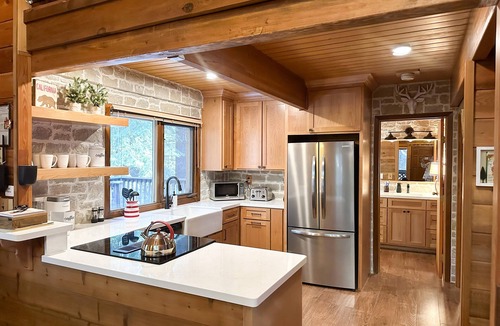 Fish Camp Cabin | Cozy Family Cabin Near Yosemite
