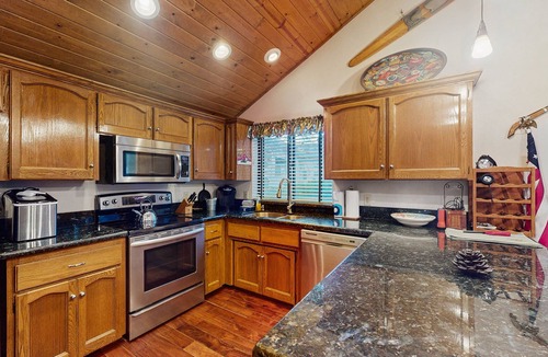 Sierra Cedars House | Cozy family-friendly home with air hockey, grill, deck, & nearby activities
